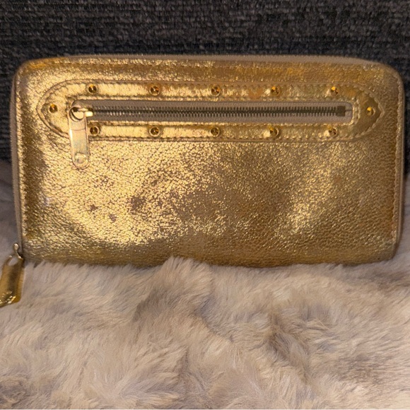 Louis Vuitton Zippy Suhali gold metallic leather & gold studded appeal